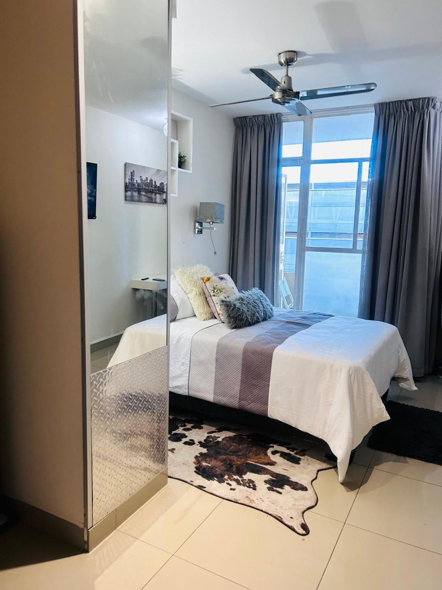 Apartment 47 On Hyde Park *